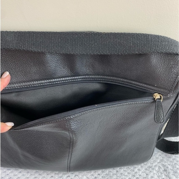 Black Unisex Genuine Pebbled Leather Flap Closure Messenger Crossbody Bag‎ - Picture 5 of 16